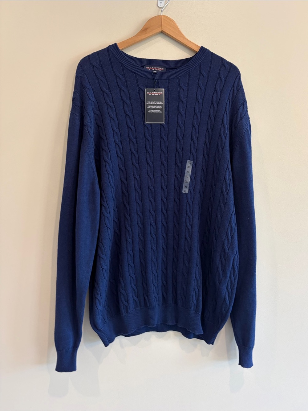 NWT Roundtree and Yorke Navy Blue Cable knit Sweater. Size XL